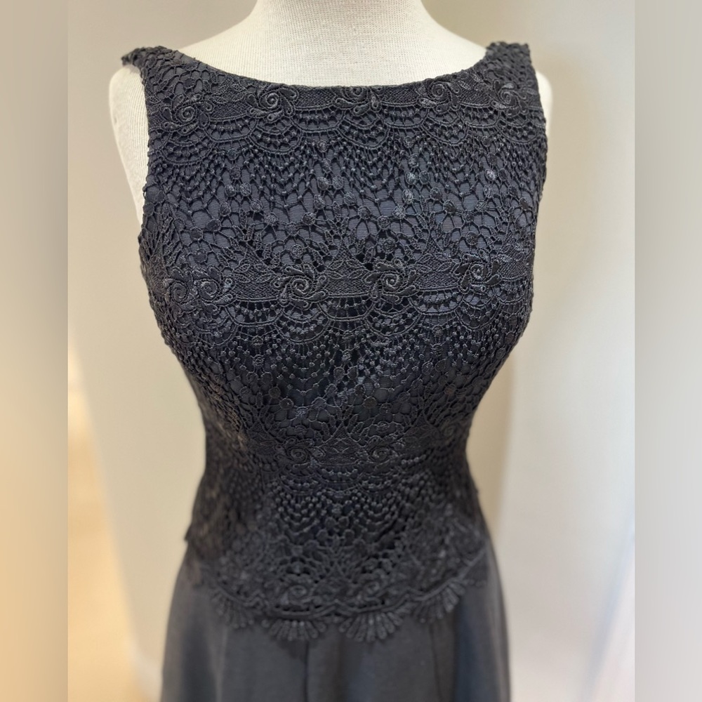 🖤 WHBM Elegant black lace and taffeta Skater dress with POCKETS lined Size 2